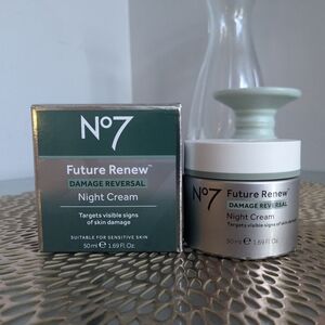 No 7 Future Renew Damage Reversal Night Cream